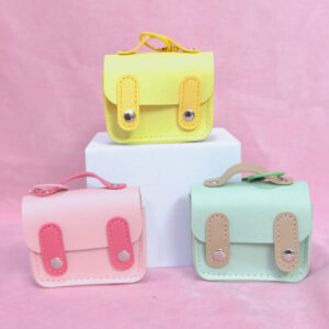 1 Pcs Decorative Mini Handbag Keychain with Pearl and Flower Embellishments, PU Leather, Gold-Tone Hardware, 13cm x 6cm, Multiple Colors Available